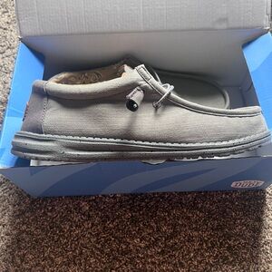 NEW Men’s Size 10 Hey Dudes